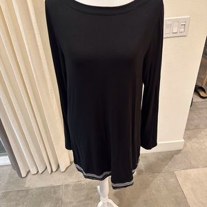 J. JILL WEAREVER COLLECTION BLACK TUNIC W/ STRIPED DETAILING DOWN SIDES & BOTTOM